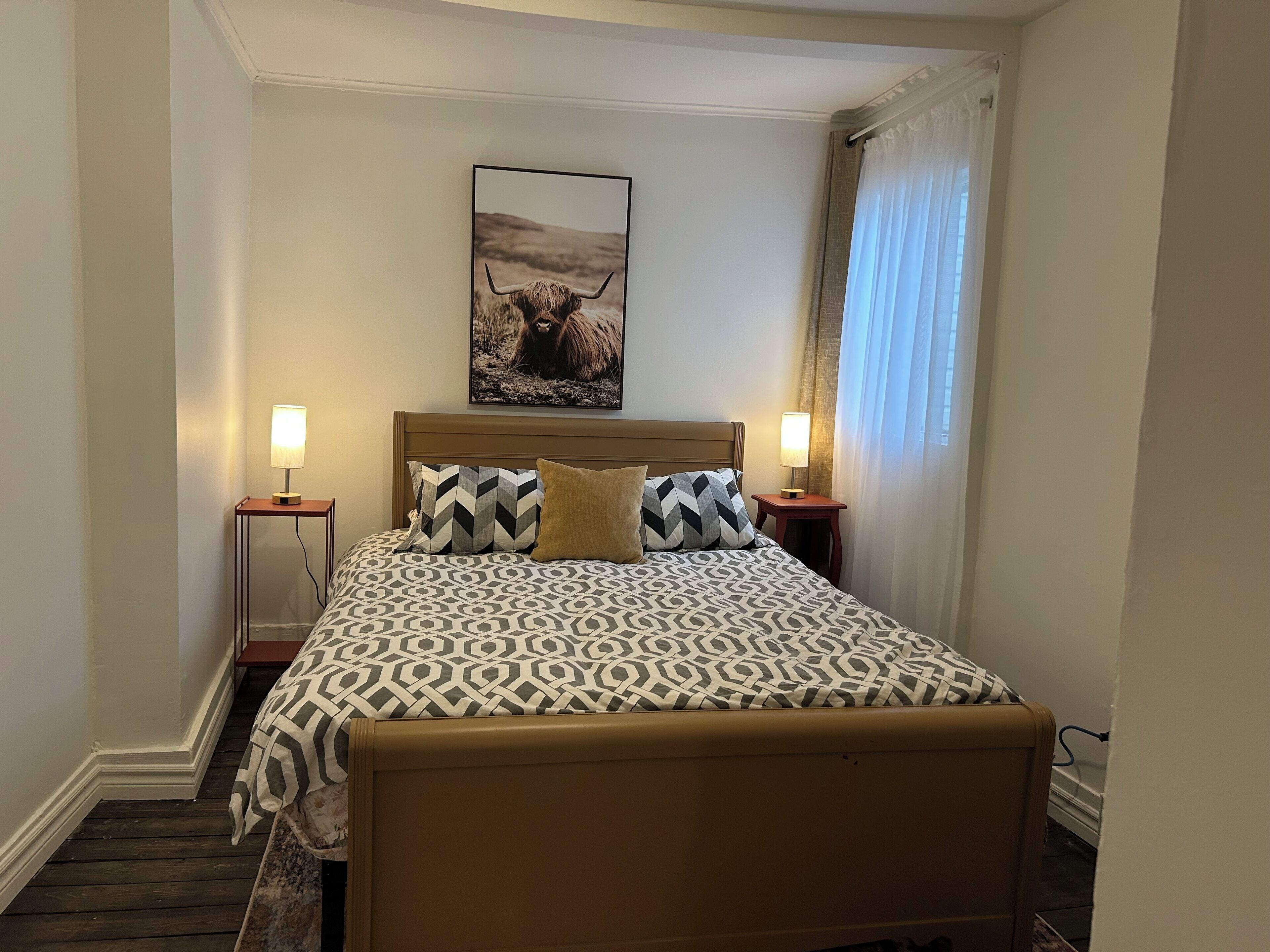 Iron/ironing board, WiFi, bed sheets