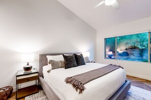 4 Schlafzimmer, Schreibtisch, Bügeleisen/Bügelbrett, kostenloses WLAN