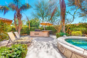 Terrace/patio - Relaxing home & casita with private pool, pool spa, grill & outdoor fireplaces (Palm Desert)