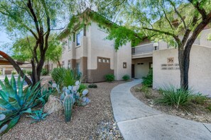 Exterior - Dog-friendly condo with high-speed WiFi, heated outdoor pool & hot tub (Oro Valley)