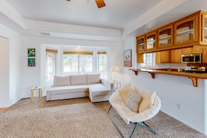Smart TV, table football, books - Mountain-view desert retreat with central AC, lanai, & washer/dryer (Twentynine Palms)
