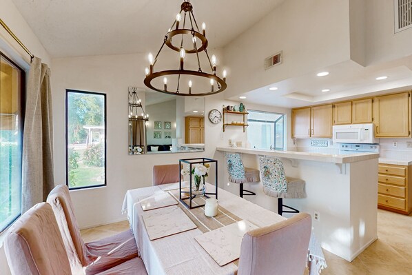 Dining - Elegant Palm Desert Resort Condo with Mountain Views, Pool & Spa (Palm Desert)