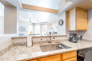 Interior - Beautiful first-floor condo with pool, hot tub, & full kitchen - near hiking (Oro Valley)