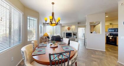 Beautiful first-floor condo with pool, hot tub, & full kitchen - near hiking