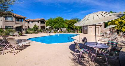 Beautiful first-floor condo with pool, hot tub, & full kitchen - near hiking