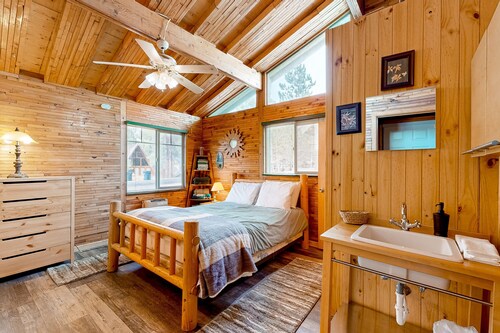 Dog-friendly rustic retreat with enclosed yard, grill, wood stove, games, & W/D