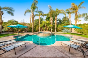 A heated pool - Dazzling retreat w/ a pool, grill, firepit, game room, & W/D - snowbird friendly (Indio)