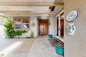 Exterior detail - Luxe and spacious retreat with a pool, pool spa, firepit, grill, game room, & AC (Indio)