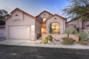 Exterior - Gated Tucson Foothill home with pool, hot tub, & patio (Tucson)