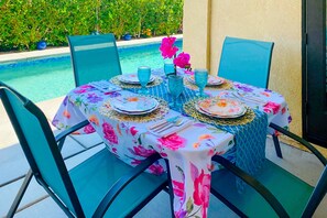 Outdoor dining - Unique mtn-view home with private heated pool, pool spa, patio, grill, & tennis (Indio)
