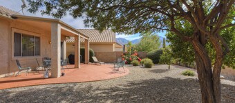 Dog-friendly spacious home with patio, enclosed yard and Golf nearby