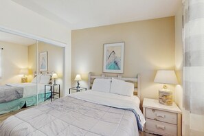 1 bedroom, free WiFi, bed sheets, wheelchair access - Dog-friendly Sedona town home, walking distance to shops & surrounded by beauty (Sedona)