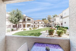Outdoor dining - Inviting Condo w/ a Shared, Heated Pool, Hot Tub, Fitness Room & Sauna (Scottsdale)