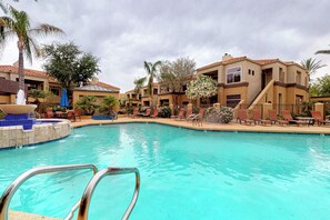 A heated pool - Inviting Condo w/ a Shared, Heated Pool, Hot Tub, Fitness Room & Sauna (Scottsdale)