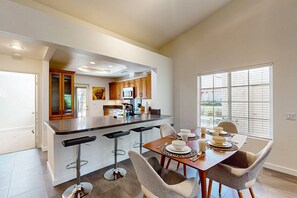 Dining - Stunning Condo with Mountain & Golf Course Views - Resort-Style Amenities (Palm Desert)