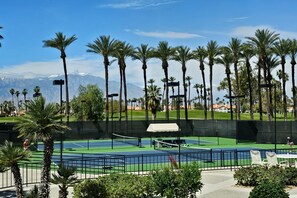Sports court - Stunning Condo with Mountain & Golf Course Views - Resort-Style Amenities (Palm Desert)