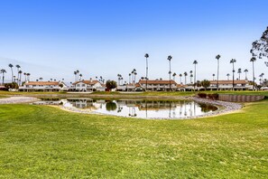 Property grounds - Stunning Condo with Mountain & Golf Course Views - Resort-Style Amenities (Palm Desert)