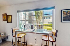 Interior - Updated modern condo w/ shared pool & mountain views - near downtown (Palm Springs)