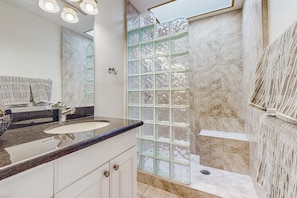 Shower, hair dryer, towels - Beautiful Villa at Ironwood Country Club w/Shared Pool & Spa - near Golf Course (Palm Desert)