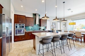 Fridge, microwave, oven, stovetop - Gated Country Club, Golf Resort Home, Private Pool & Spa, FirePit, Mountain-View (Cathedral City , Palm Springs)