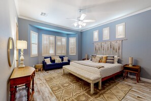 3 bedrooms, iron/ironing board, travel cot, free WiFi - Single-level mountain view retreat with fenced yard, washer/dryer, & AC (Goodyear)