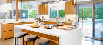 Elegant, mid-century Alexander butterfly home w/ pool & gas grill