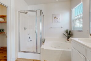 Shower, hair dryer, towels - Serene home with pool spa, gas fireplace, AC, pool and golf access - dogs ok (Indio)