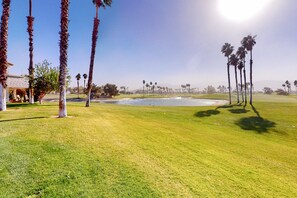 Golf - Stunning condo with fireplace, W/D, tennis court, pool, hot tub, grill, & patio (Palm Desert)