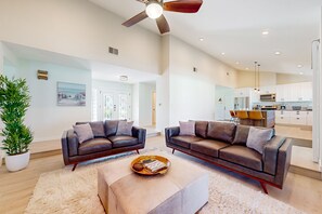 Smart TV, fireplace - Renovated dog-friendly mtn-view home with private pool, large backyard, grill (Palm Desert)