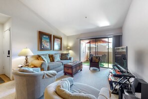 Smart TV, DVD player, stereo - Dog-friendly condo w/ two shared outdoor pools, spas & tennis court (Palm Springs)