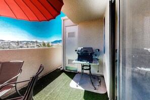 Property grounds - Dog-friendly condo w/ two shared outdoor pools, spas & tennis court (Palm Springs)