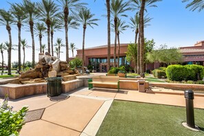 Property grounds - Amazing home with patio, washer/dryer & on-site golf - near sports venues (Surprise)