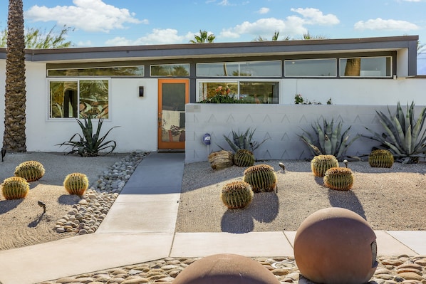 Exterior detail - Iconic, Wexler-designed, mid-century home w/ 50-foot pool & attached spa (Palm Springs)