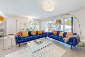 Smart TV, fireplace, DVD player - Classic, mid-century modern home w/ mtn views, private pool and spa - dogs OK (Palm Springs)