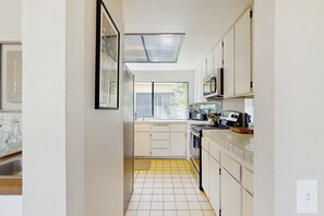 Fridge, microwave, oven, stovetop - Stay Awhile: Enjoy Relaxed, Comfortable Living in the Heart of Palm Desert. (Palm Desert)