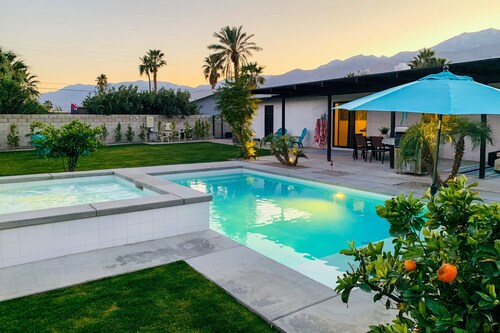 Dog-Friendly Home with Private Saltwater Pool & Spa, Mountain View