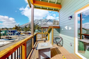 Property grounds - Two-story mountain view retreat with two primary suites & ideal layout (Flagstaff)