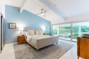 4 bedrooms, iron/ironing board, free WiFi, bed sheets - Mid-century Alexander home in Vista Las Palmas w/pool & mountain views (Palm Springs)