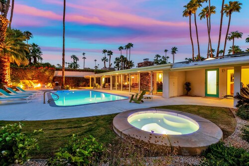 Mid-century Alexander home in Vista Las Palmas w/pool & mountain views