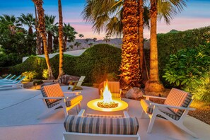 Terrace/patio - Mid-century Alexander home in Vista Las Palmas w/pool & mountain views (Palm Springs)