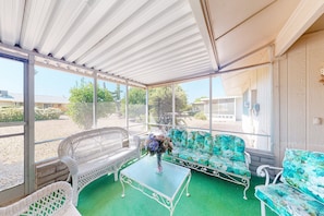 Property grounds - Kodiak Cottage | House in Sun City West (Sun City West)