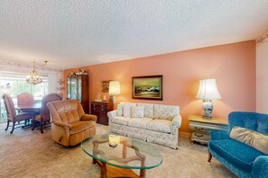 Smart TV - Kodiak Cottage | House in Sun City West (Sun City West)