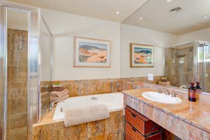 Douche, sèche-cheveux, serviettes fournies
