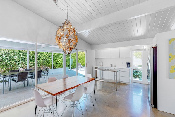 Dining - Sophisticated & modern home w/private gas grill, heated outdoor pool, large lawn (Palm Springs)