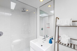 Shower, hair dryer, towels - Sophisticated & modern home w/private gas grill, heated outdoor pool, large lawn (Palm Springs)