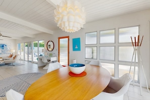 Interior - Butterfly Meiselman w/beautiful architecture, private pool, spa & mountain view (Palm Springs)