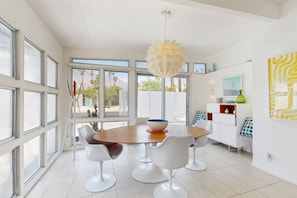 Dining - Butterfly Meiselman w/beautiful architecture, private pool, spa & mountain view (Palm Springs)