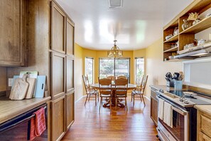 Fridge, microwave, oven, stovetop - Two-story home with large deck & patio, air hockey, near golf courses (Flagstaff)
