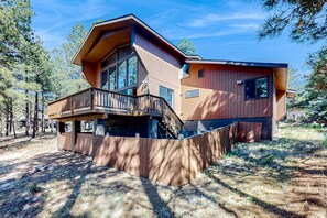 Exterior - Two-story home with large deck & patio, air hockey, near golf courses (Flagstaff)