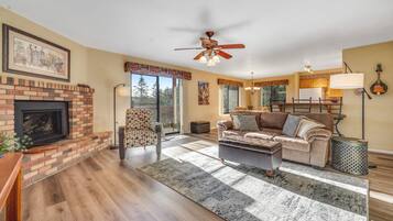 Smart TV, fireplace